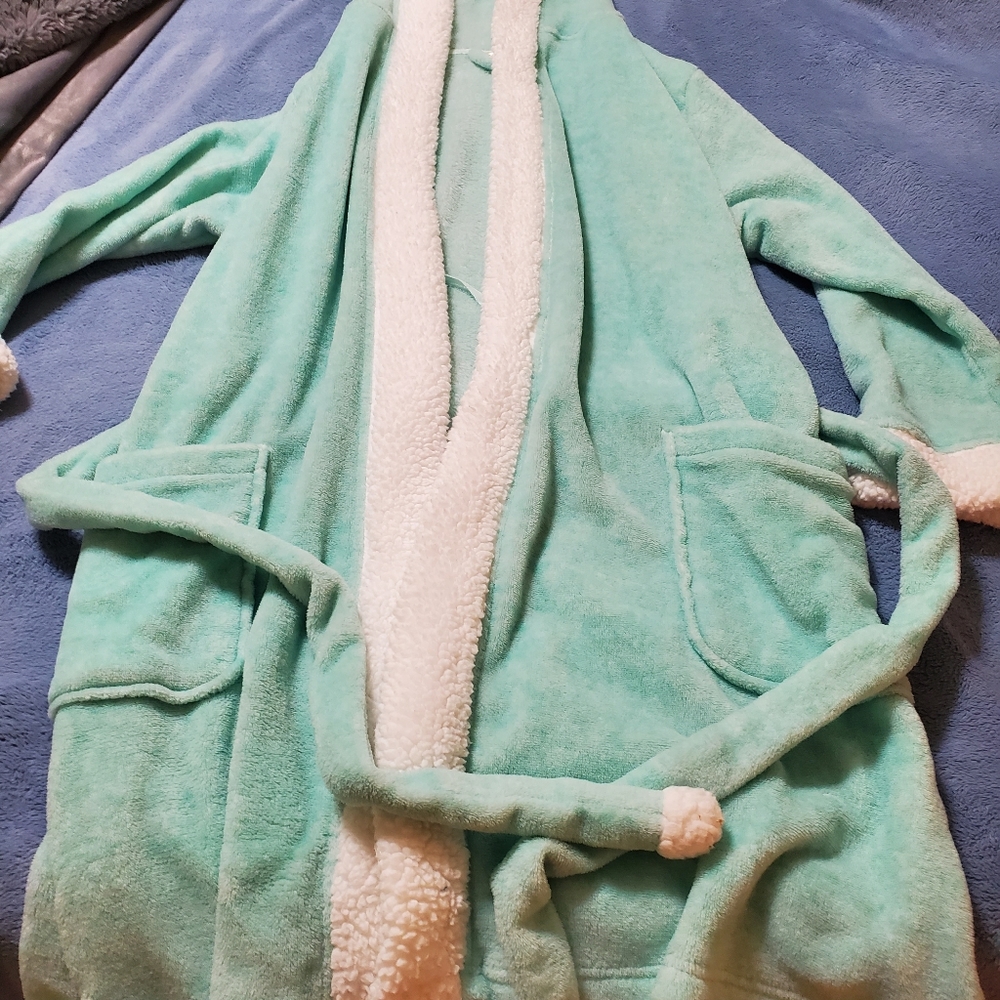 Ulta Robe - Picture 2 of 5